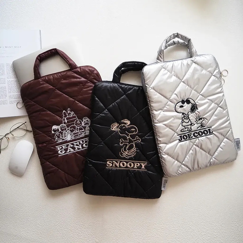 In-Stock Japanese-Style Cartoon Snoopy Quilted Glossy Laptop Bag Portable Padded Shockproof iPad Protective Bag Cute
