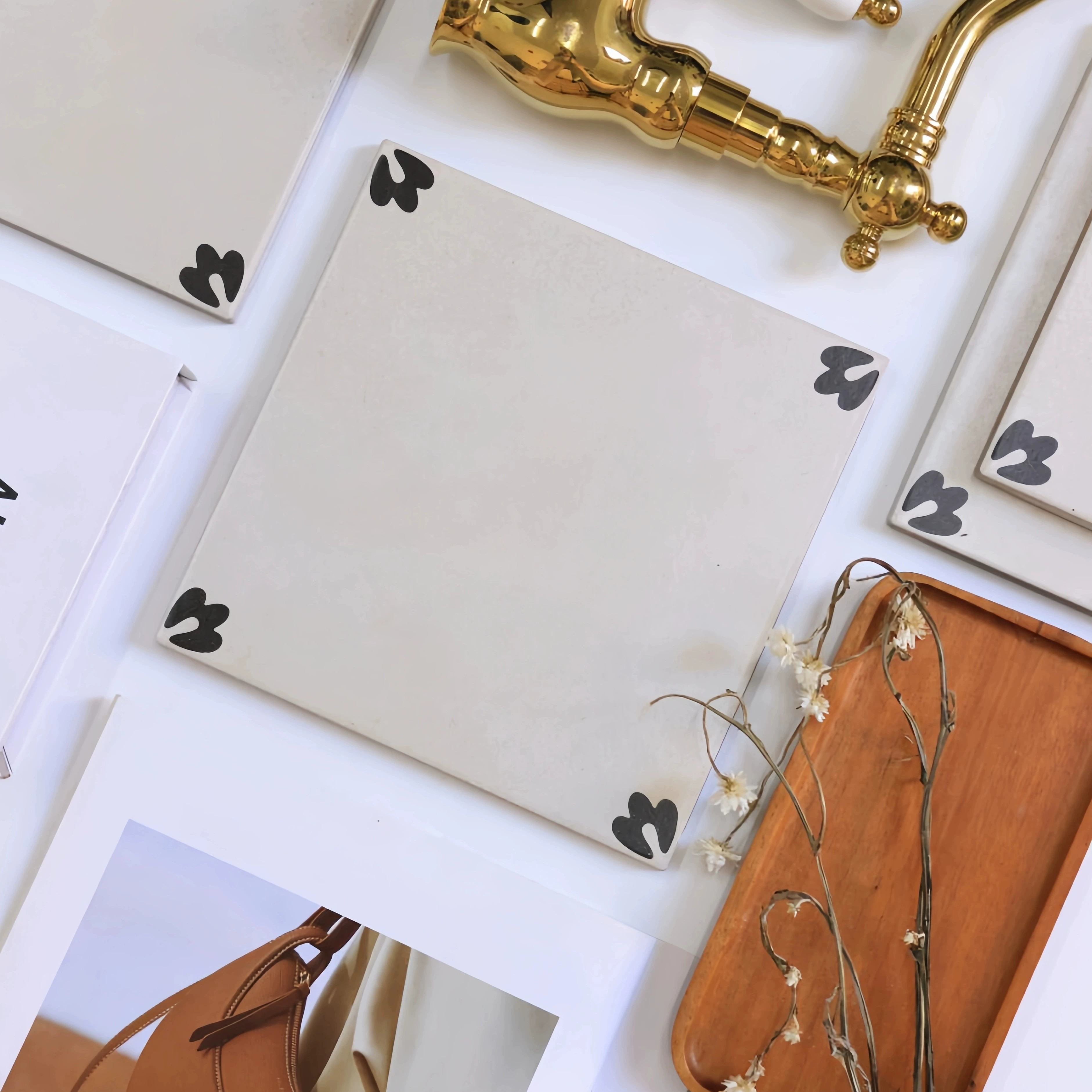 Свежие черно-белые маленькие цветочные плитки на основе соли, европейская ретро-плитка для кухни, ванной комнаты, маленькая напольная плитка для обеденной ванной комнаты в семье