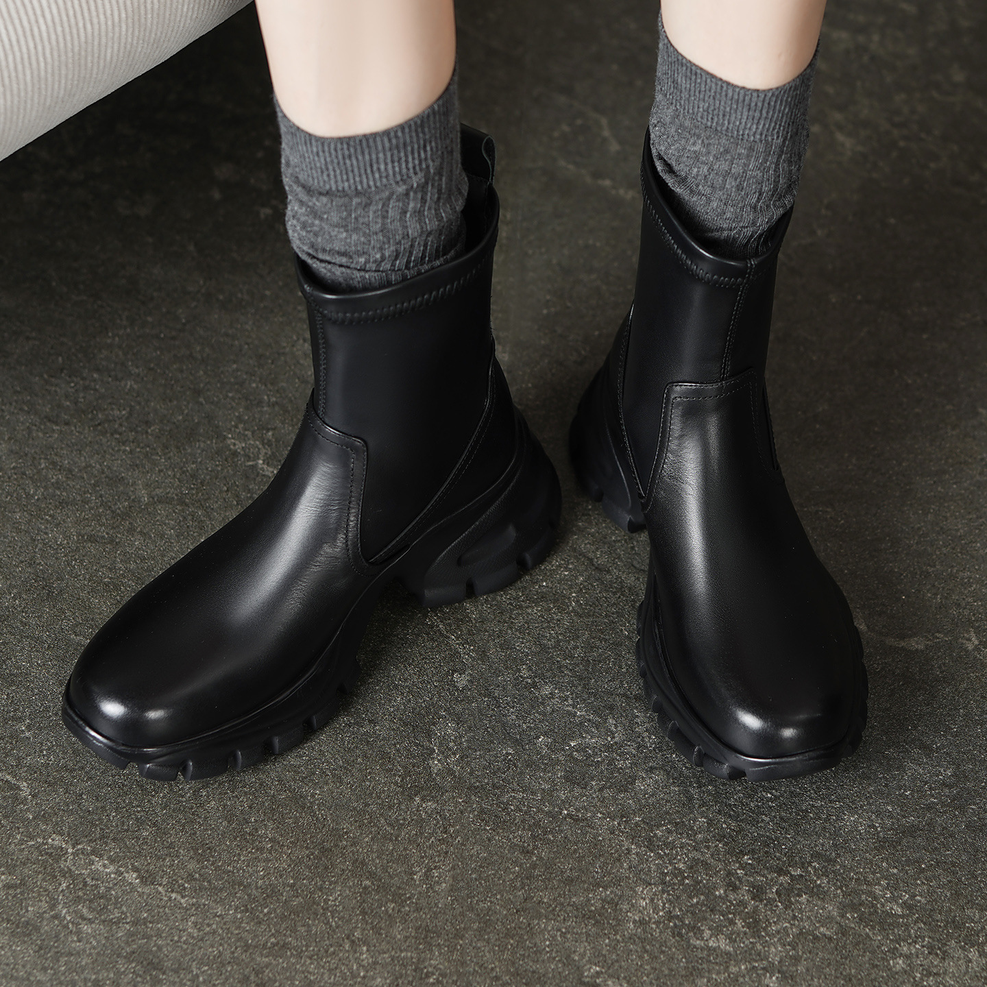 Boot da Chelsea nữ đế dày tăng chiều cao, cổ thun co giãn, dáng ôm chân — Lót nhung đen, Trong danh sách đen