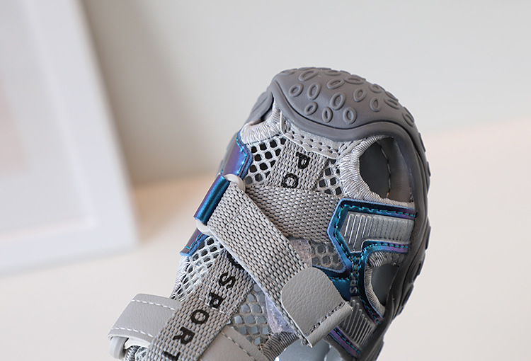 2023 Sommer Neue Kindersandalen, Baotou Anti-Kick-Strandschuhe mit weicher Sohle für Jungen, Ausgehöhlte Sportsandalen für Mädchen_voghion.com