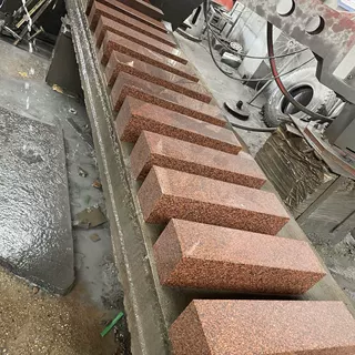 工厂直销贵妃红石材红色花岗岩定制异型加工路沿石喷砂火烧地铺石