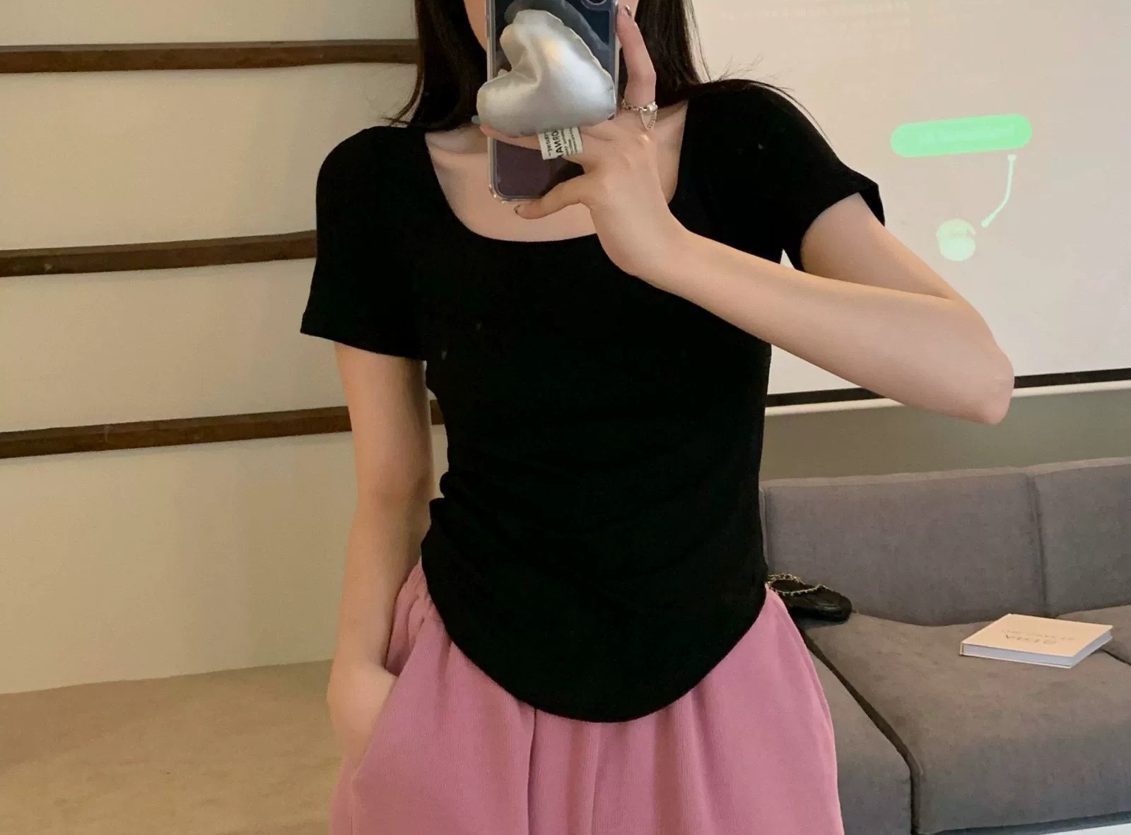 Pure desire niche white short sleeved t-shirt for women in summer 2024, new style with front shoulders to cover the_voghion.com