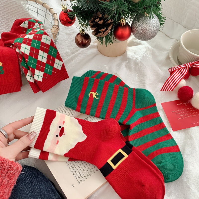 Red Christmas Socks for Men and Women, Winter Christmas Gift Long Socks, Gift Box, Couple Mid-Calf Socks, Trendy on Instagram