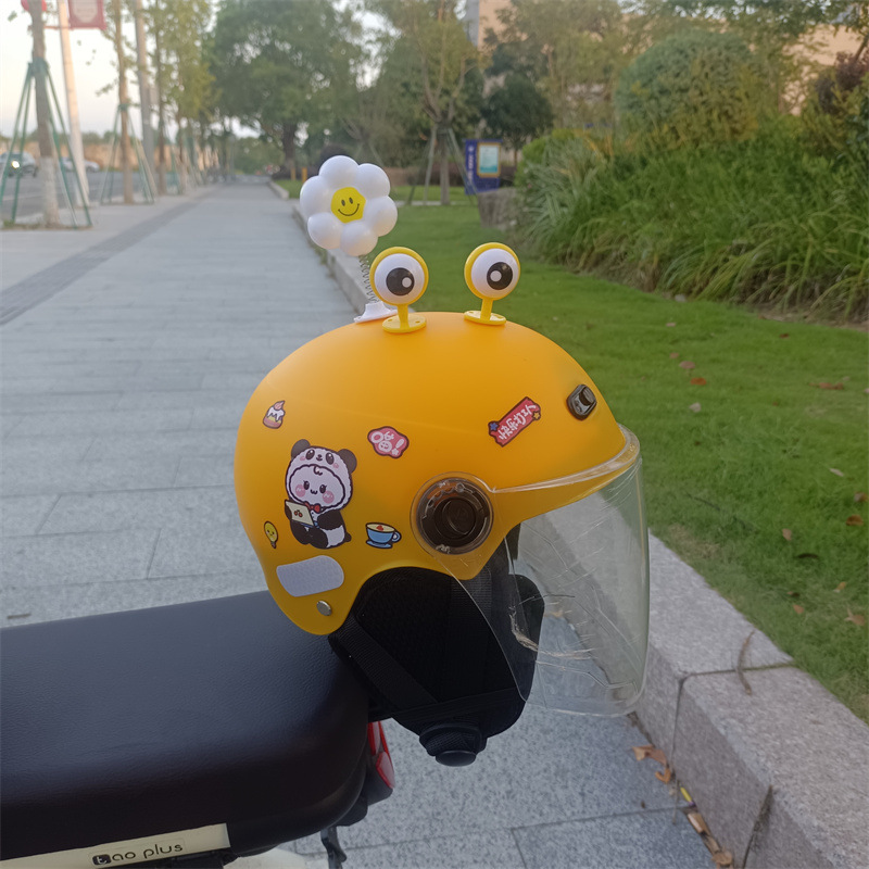 New national standard 3C years old children 1-5 years old electric car motorcycle four seasons universal ear protection adjustable helmet half helmet