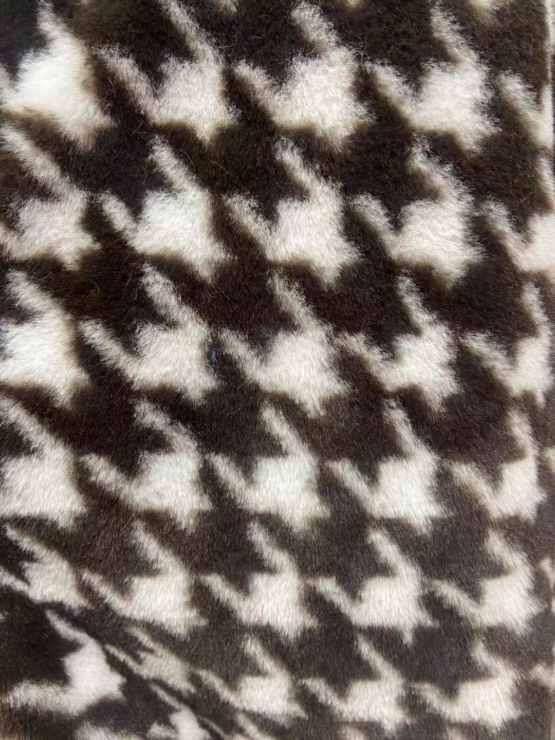 Houndstooth pequeña piel de conejo Impresión de imitación de conejo ropa de peluche tela de felpa alfombra de juguete tela en stock