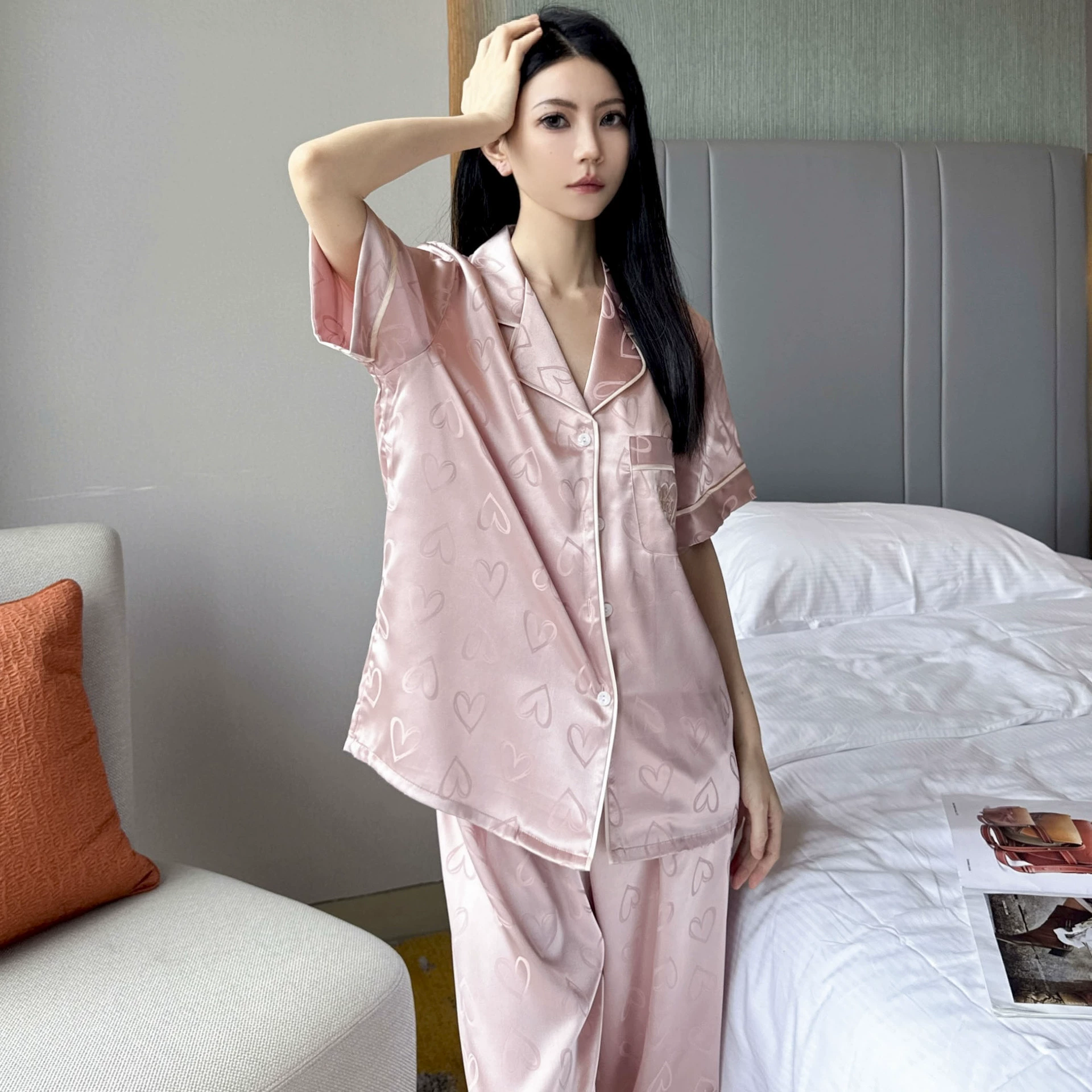 Ледяная шелковая пижама для женщин летом с короткими рукавами сладкий сплошной цвет любви жаккардовый шелк летом тонкий набор домашней одежды