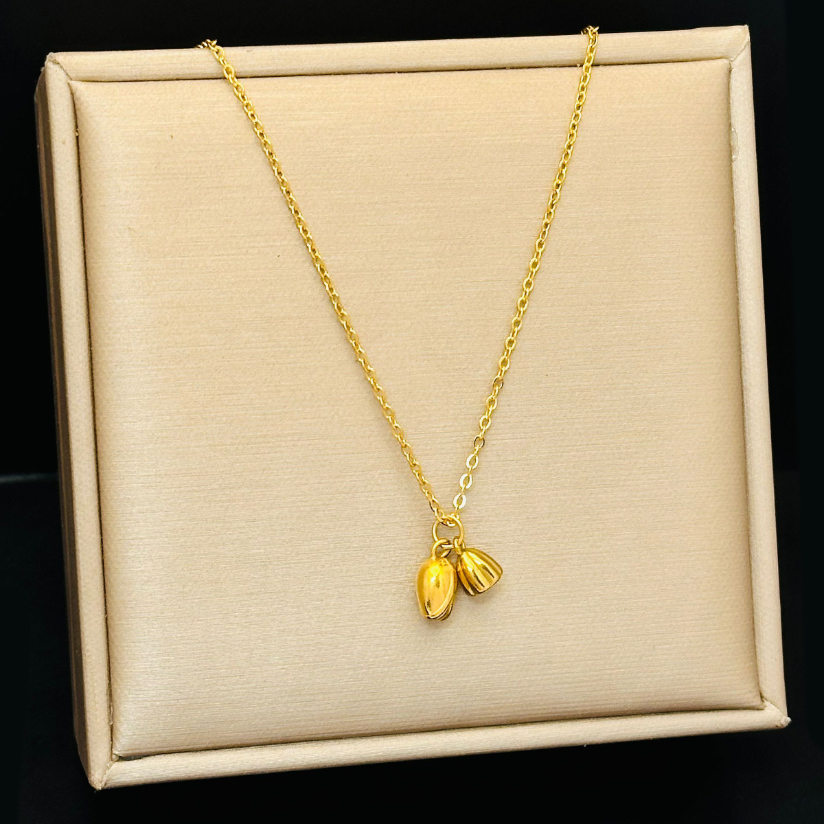 Collar de dos generaciones, conjunto de loto, pulsera, hilo de oreja, cadena de clavícula, personalidad de lujo ligera, accesorios de temperamento de acero de titanio femenino, colgante