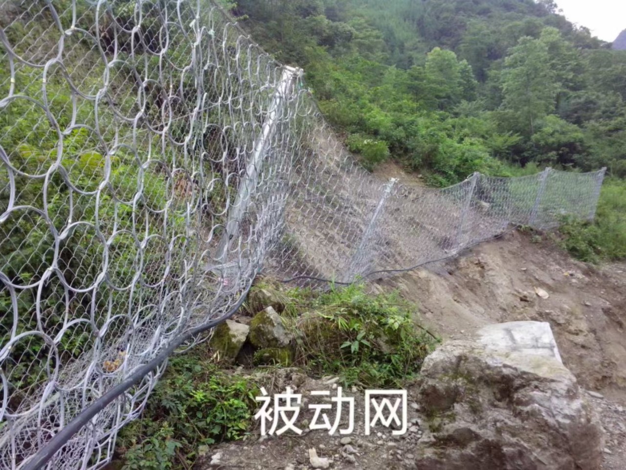 被动山体边坡防护网山体滑坡柔性拦截网多用途防落石滑坡网笼