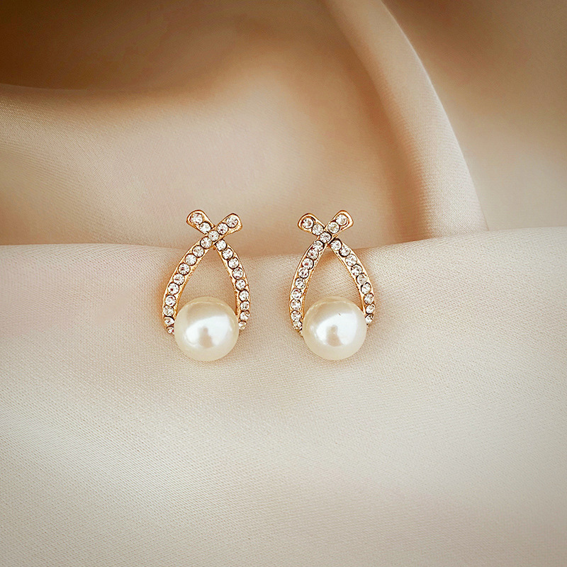 Pendientes de perlas, pendientes de estilo caliente, lujo ligero, pendientes simples de celebridades de Internet, accesorios de Yiwu, venta al por mayor