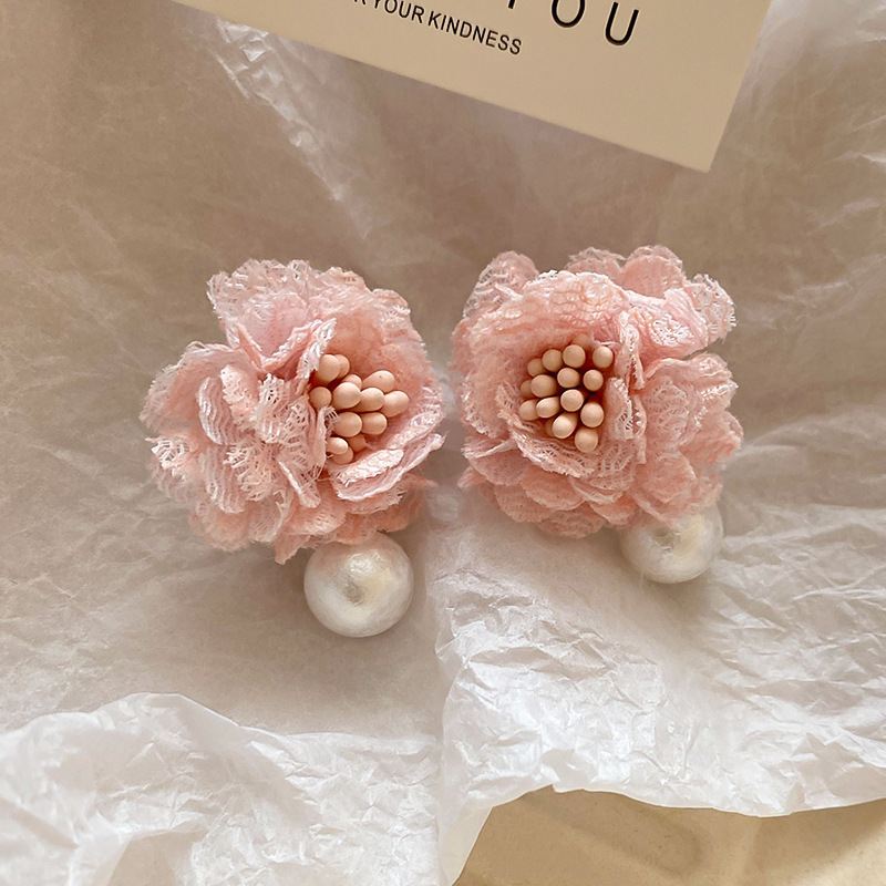 Pendientes de borla de hilo de malla de flor de aguja de plata Pendientes de estilo de vacaciones junto al mar frescos y dulces Pendientes de ambiente de moda y versátil