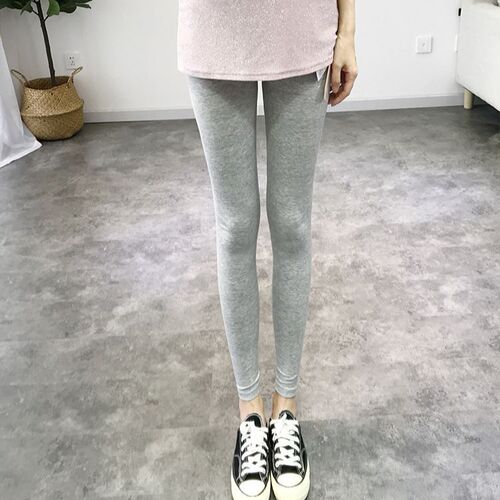 A wide selection of lightweight, spring/summer maternity solid-color cropped pants—adjustable skinny-fit options for autumn, perfect as base-layer long pants for pregnant women.