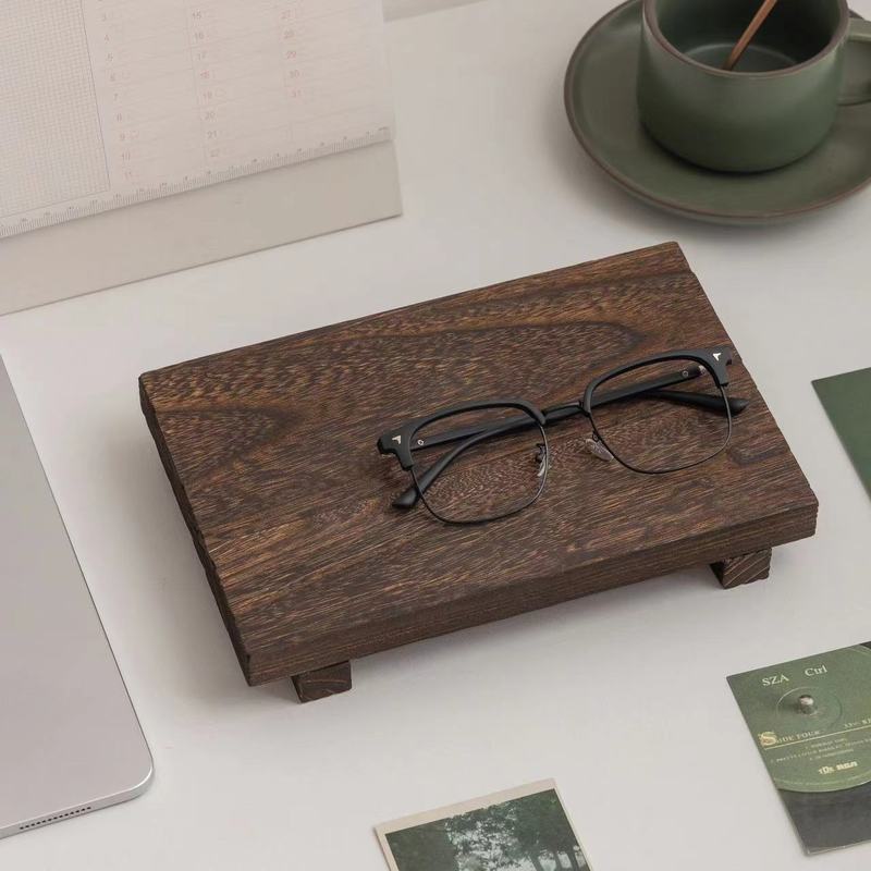 木質品の四角形の物置棚のデスクトップの手作り展示棚の展示板のデスクトップの写真を撮って物置板を飾ります。|undefined