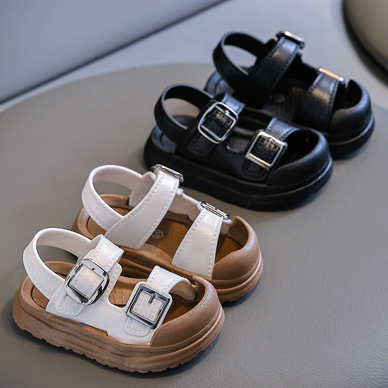 Новые летние сандалии с ощущением наступления на дерьмо, универсальная и модная, нескользящая верхняя одежда на мягкой подошве для детей, женские пляжные сандалии для мальчиков.