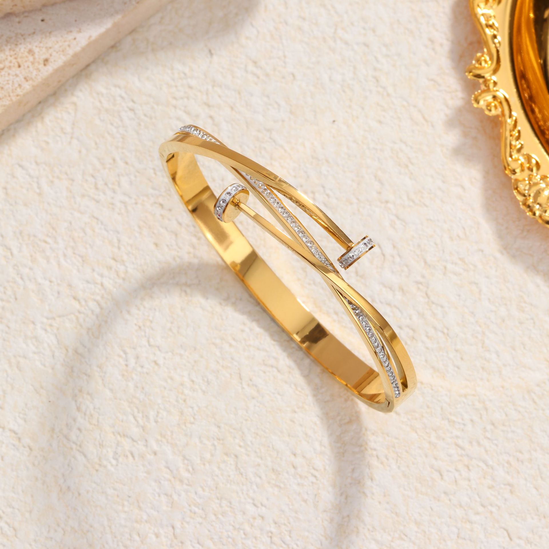 107 네일 크로스 팔찌 골드