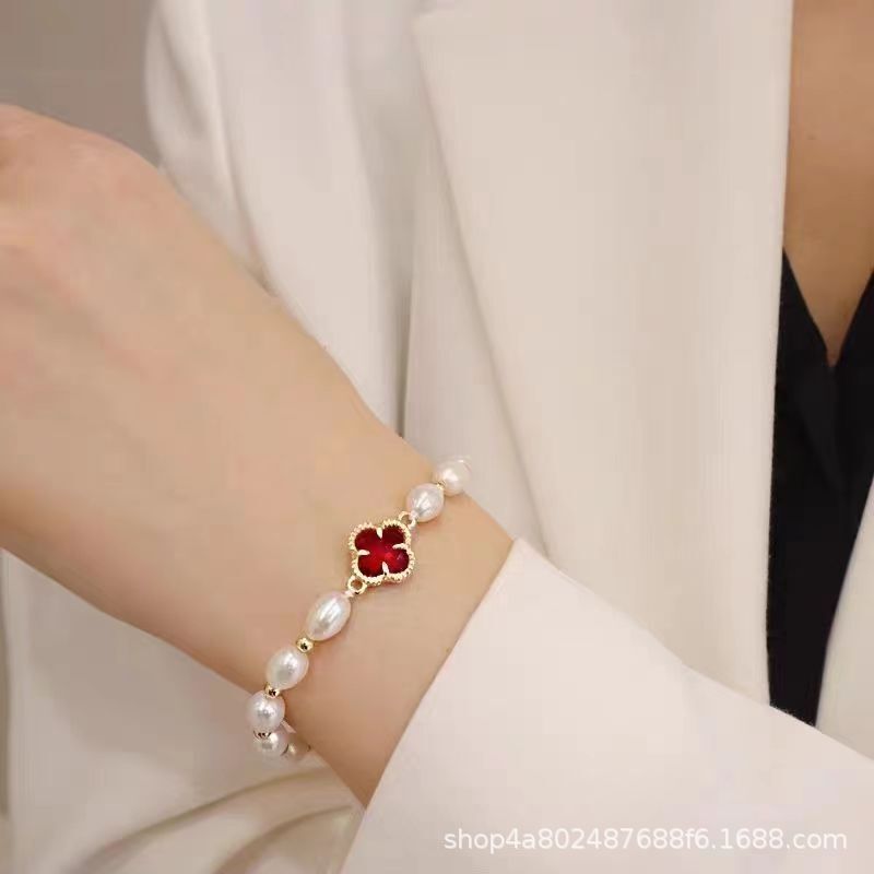 New artificial Pearl Clover bracelet female girlfriends light luxury high-looking niche design ins style Mori temperament