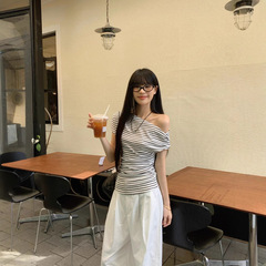 ストライプオフショルダー斜め襟半袖Tシャツレディース夏新作ホットガール純粋な欲望スタイル痩身気質美しいトップ
