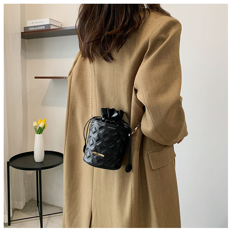 This Year's Popular Chain Bag For Women 2022 New Fashion Shoulder Trendy Crossbody Bag Mini Bucket Small Bag display picture 16