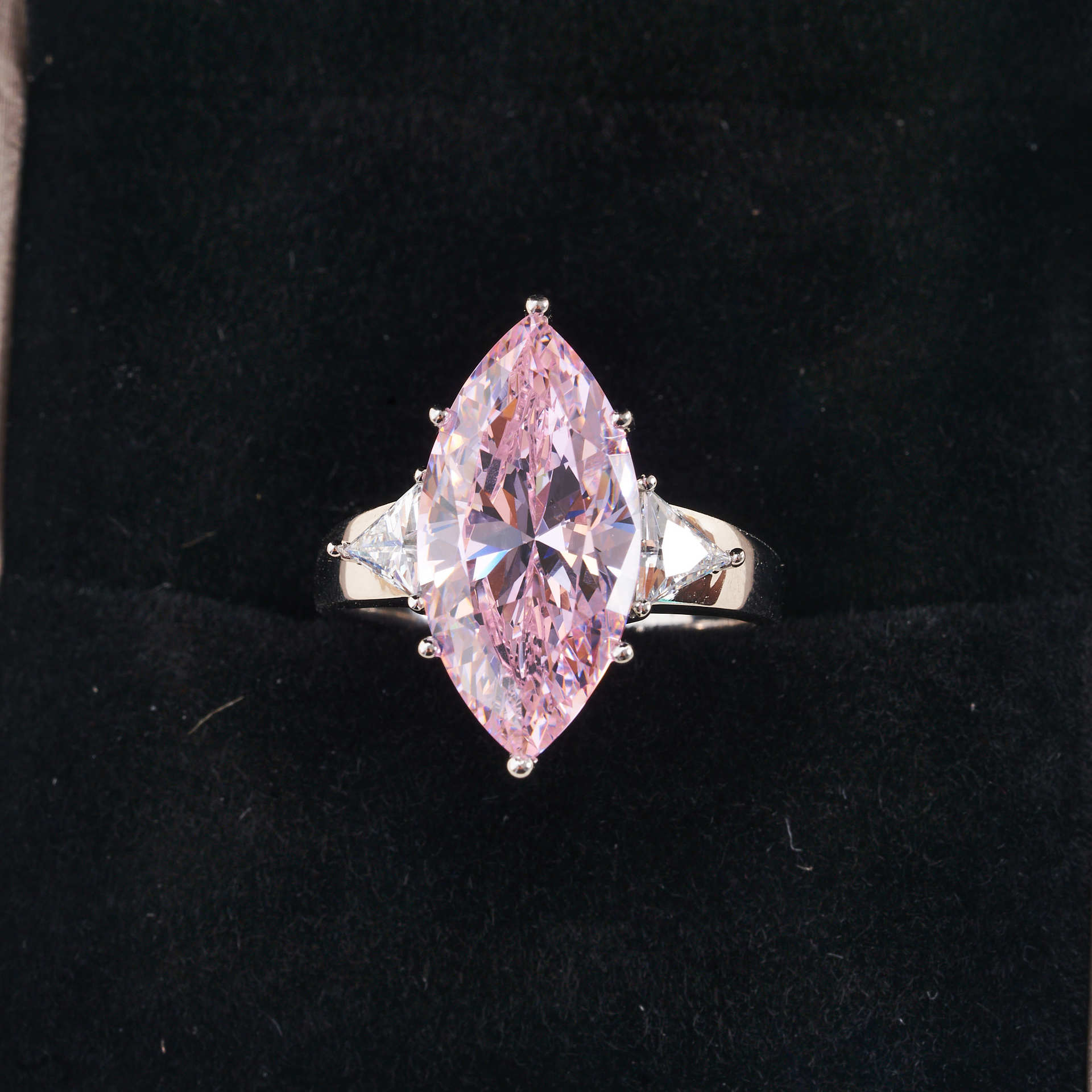 S925 plata esterlina gota de agua corte rosa de alto carbono diamante anillo 10 quilates caballo ojo gran anillo transfronterizo Venta caliente europeo y americano