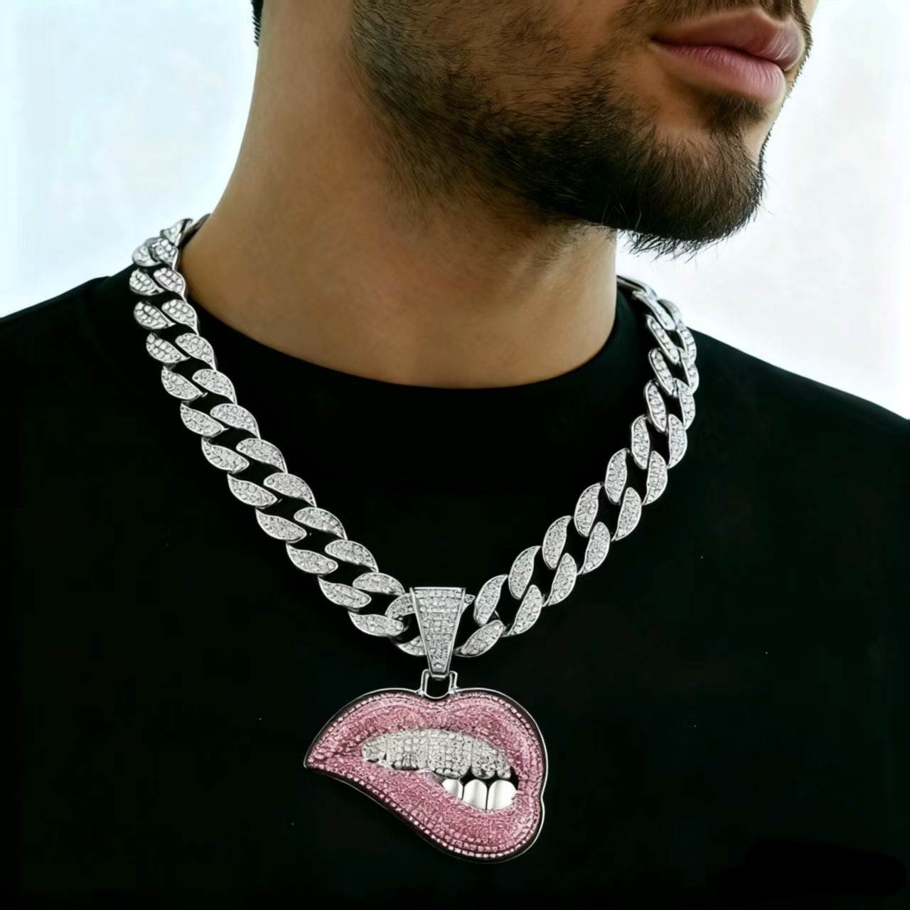 Europa y América Hip Hop aleación collar de labios rojos venta caliente transfronteriza full diamond sexy mordedura colgante Amazon cadena cubana