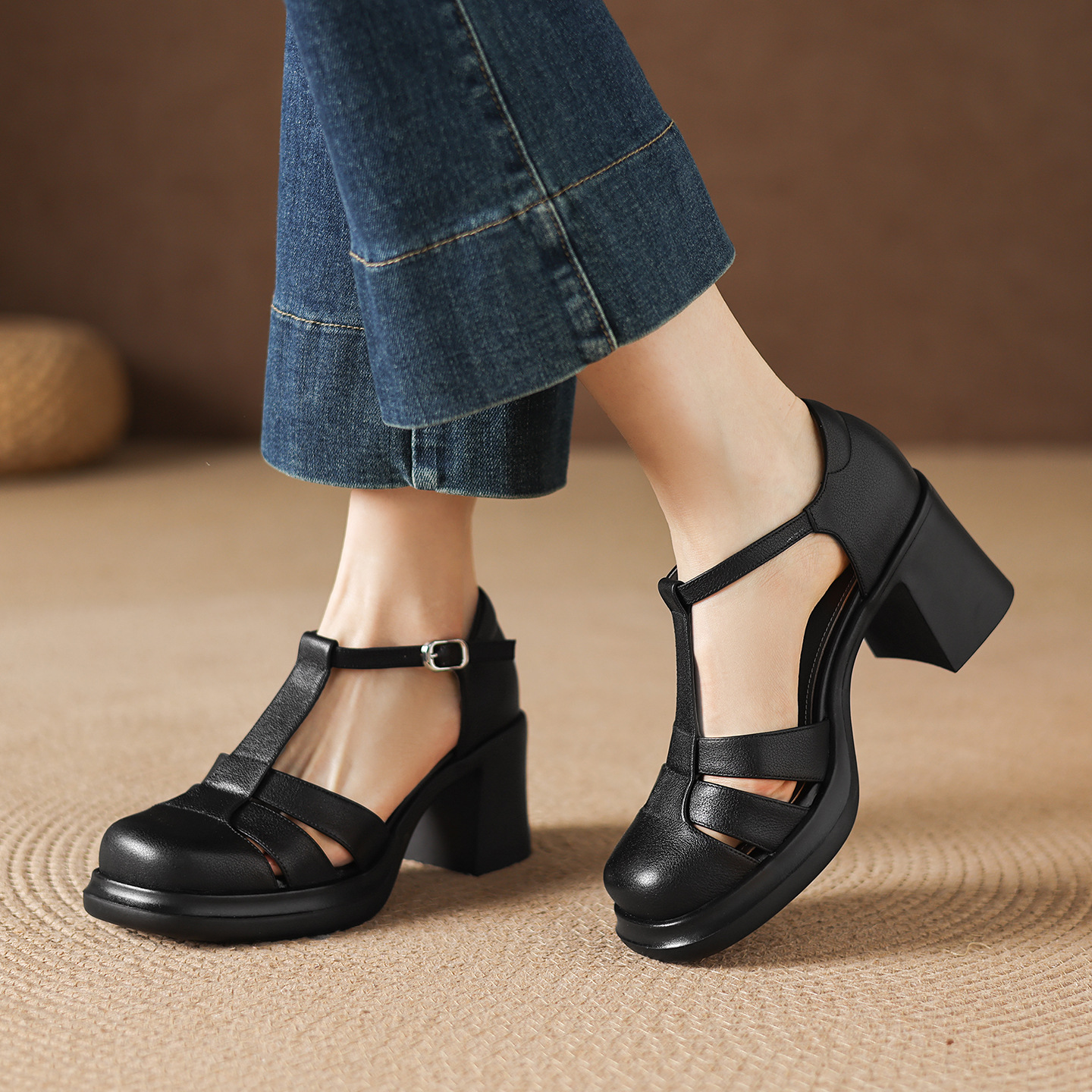 Sandal nữ cao gót phong cách La Mã, mũi kín gót kín, đế dày da bò, gót 7 cm — đen