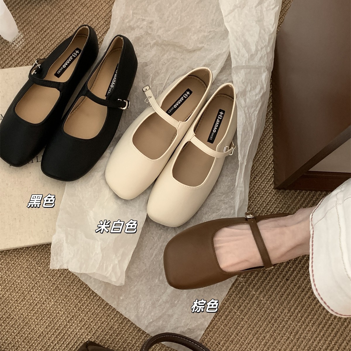 Elegant retro Mary Jane shoes with a strap square toe low-cut flat…