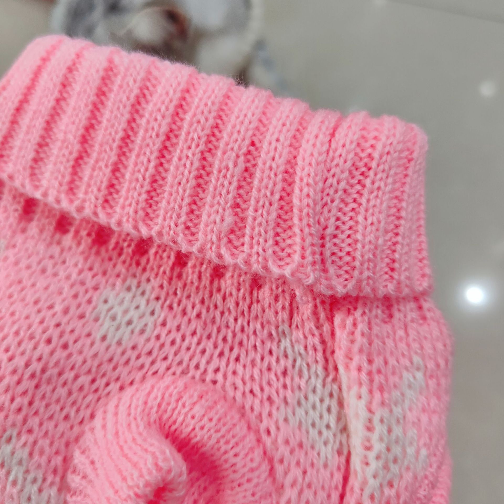 Ropa para mascotas multi-color de lana de punto ropa de gato de dos piernas de solapa caliente casual mascota suéter de una sola pieza de entrega
