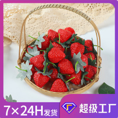 イチゴのプラスチックのイチゴの偽のイチゴの模型の撮影の装飾の飾り物の生け花の部品の幼稚園の教育の道具をシミュレーションします。