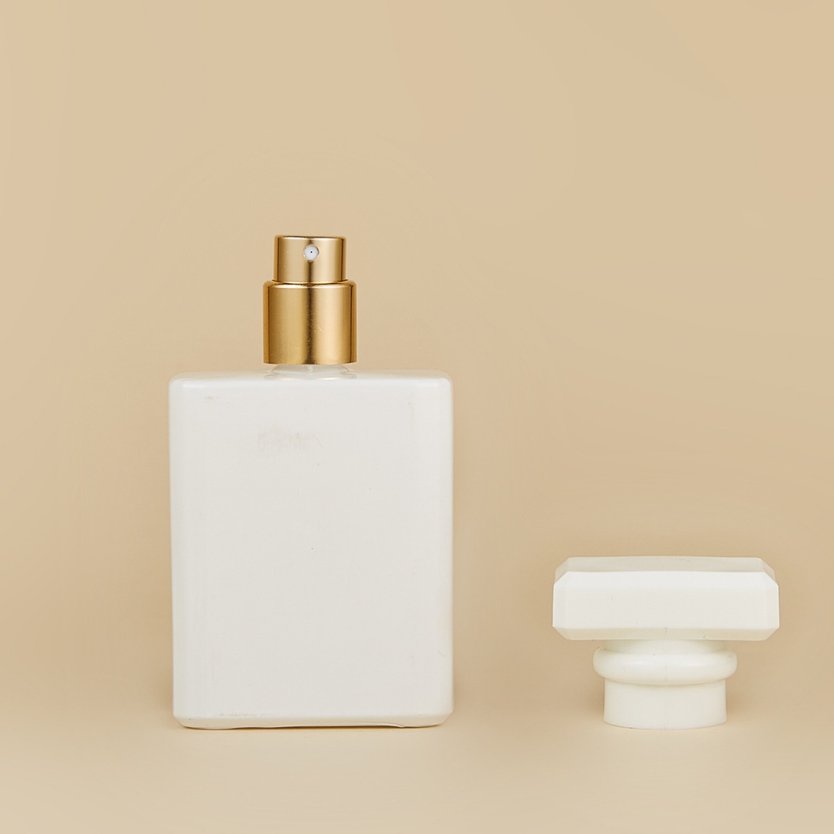 30ml50ml botella de perfume de vidrio de boca de tornillo avanzado líquido sub-embalaje botella de spray cuadrado maquillaje botella vacía de alta gama