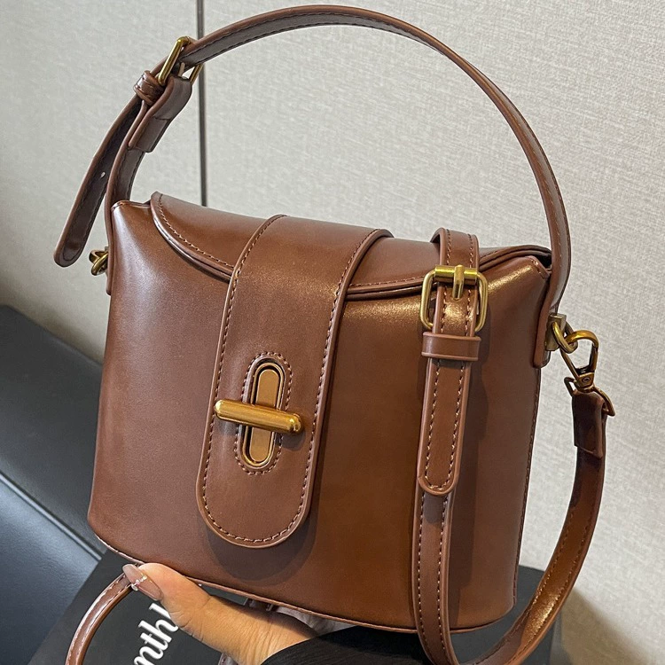 Retro shoulder bag, demi-season one-shoulder bag to go out, high-quality style