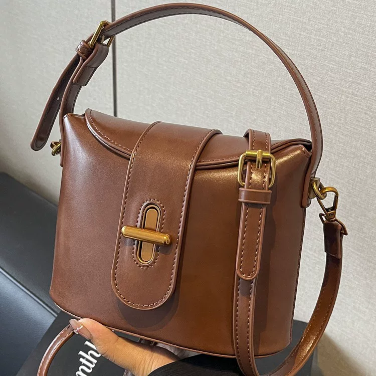 Retro shoulder bag, demi-season one-shoulder bag to go out, high-quality style