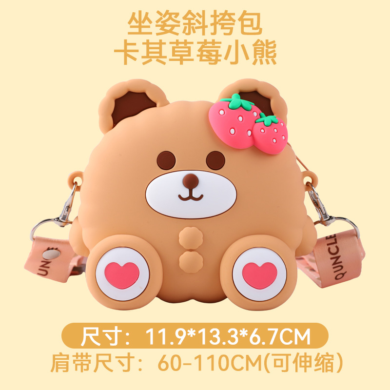 앉아있는 메신저 백-카키 딸기 곰