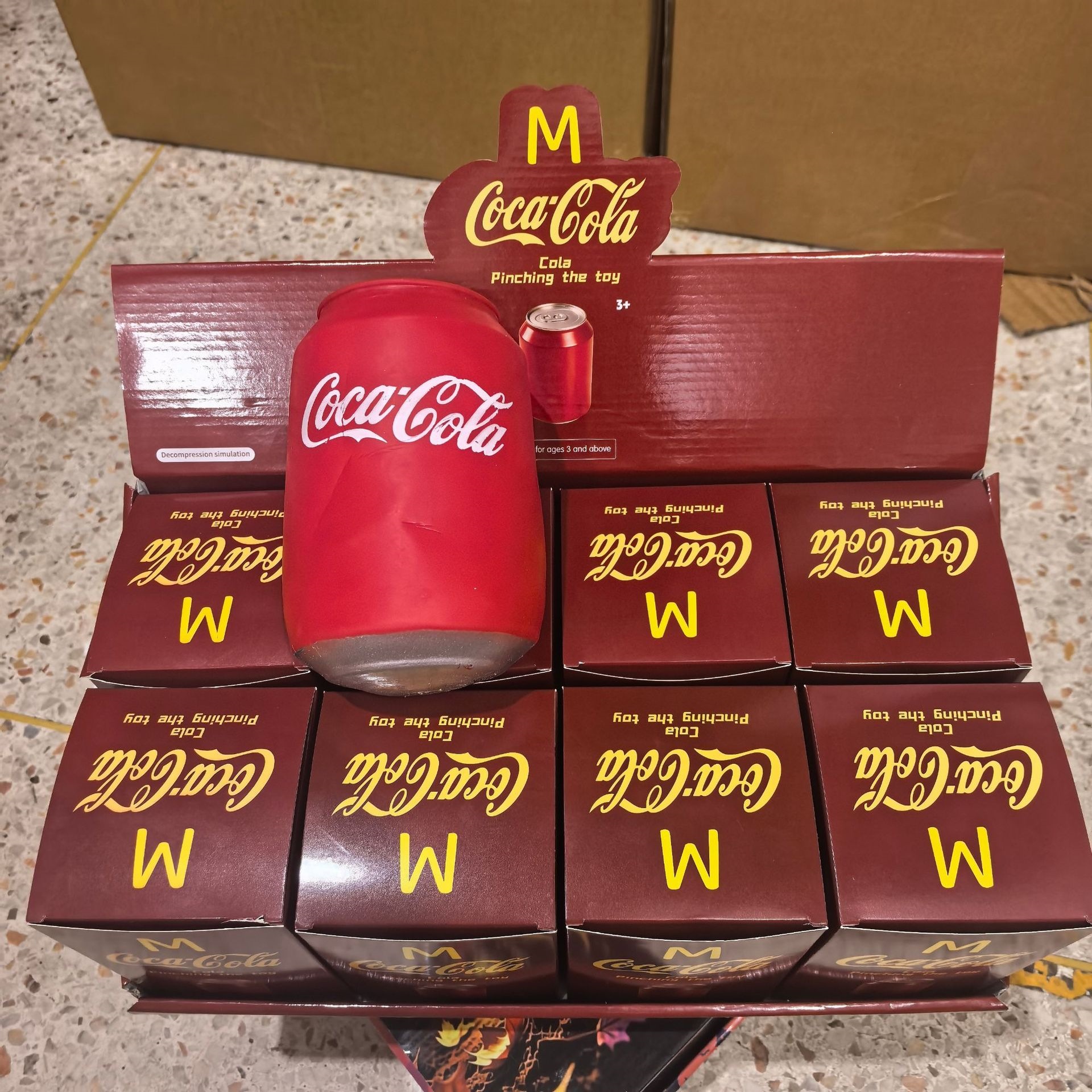 Chegaralararo simulyatsiya qilingan ulkan Coca-Cola shaklidagi siqib olinadigan dekompressiya o'yinchog'i, sekin tiklanadigan silikon stressni yengillashtiruvchi artefakt, ijodiy o'yinchoq