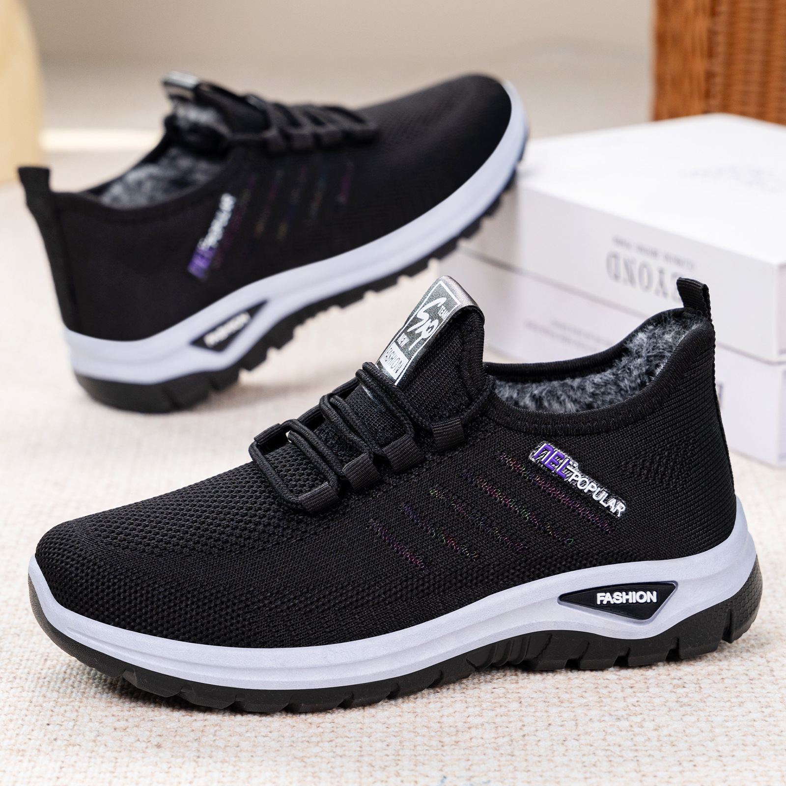 Zapatos de algodón de invierno de mujeres nuevas botas de algodón de mujer con suela suave y poco profunda, botas de nieve de mujer cálidas y cómodas.