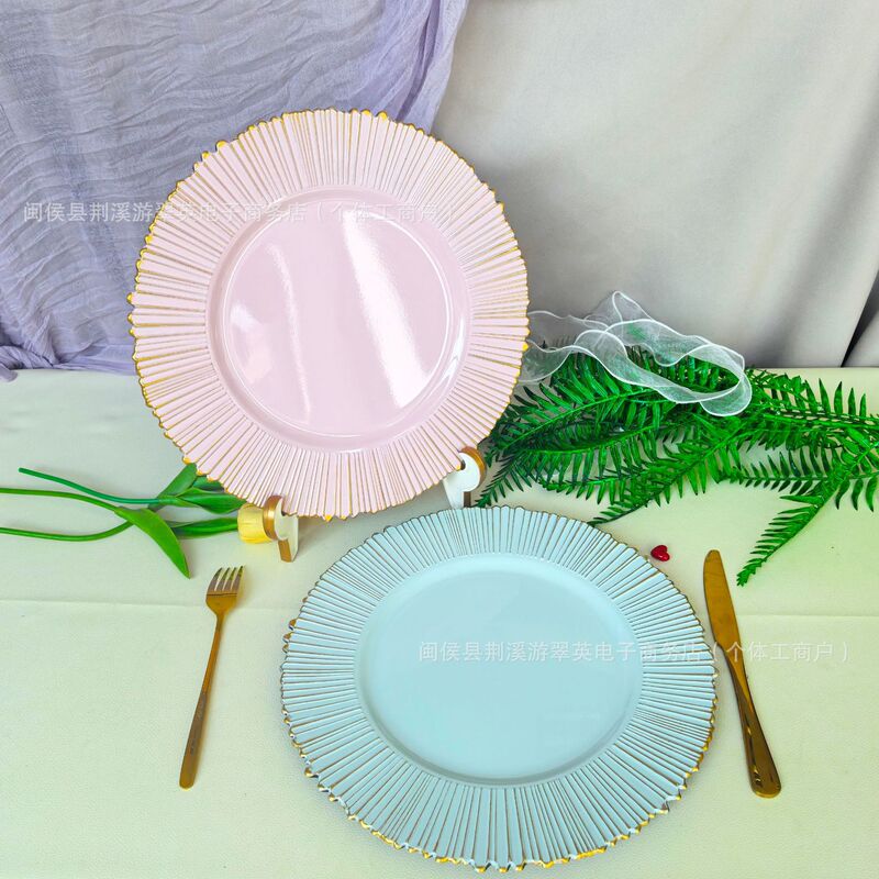 Foreign trade charger plates, light luxury and elegant, handcrafted with gold edges, decorative plates for Western dining, hotels, weddings, and parties Foreign trade charger plates, light luxury and elegant, handcrafted with gold edges, decorative plates for Western dining, hotels, weddings, and parties