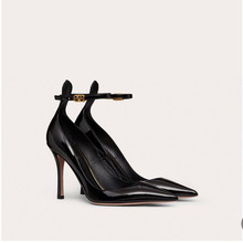 2023�����¿�r�b������߸�ЬŮ���^������һ�ֿێ�������Ƥ��Ь