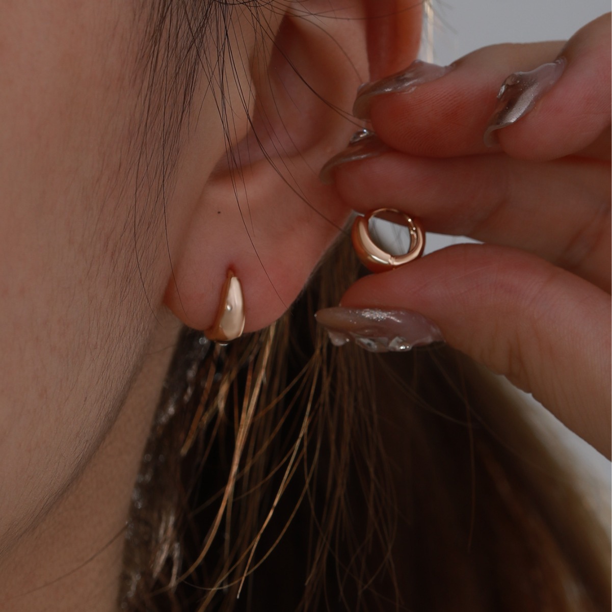 Xuping joyas transfronterizas europeas y estadounidenses simples y compactos pendientes de círculo de orejas de lujo ligero para mujeres procesamiento de orejas de alta calidad personalizados image 3