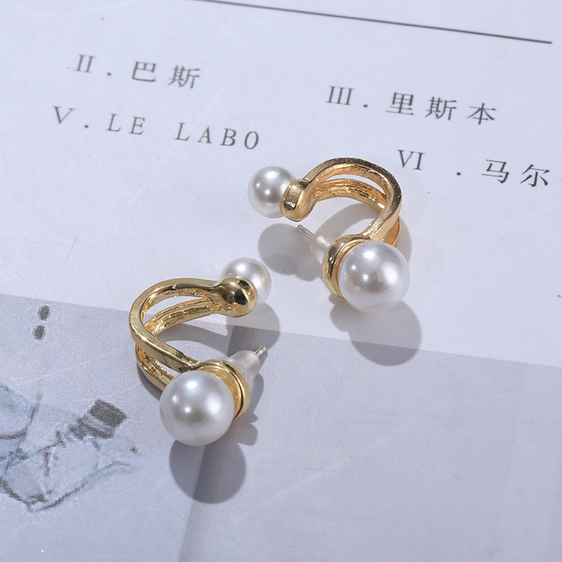 New Style Pearl Earrings French Minority Design Sense Sterling Silver Needle Elegant High-grade Earrings display picture 1