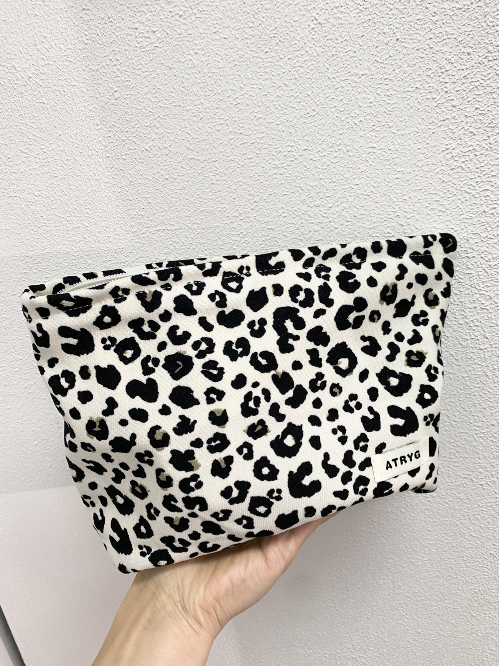 Bolsas de maquillaje de leopardo impresa bolsas de lápiz labial bolsas de almacenamiento portátiles de gran capacidad bolsas de mano una bolsa de lotes