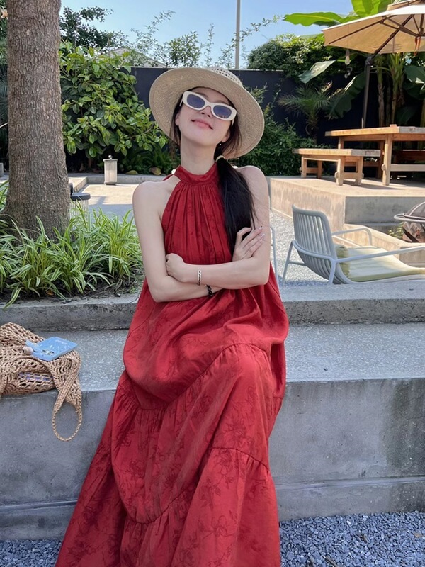 New Chinese-Style Retro National Style Jacquard Red Halter-Neck Dress for Women, Summer Seaside Vacation Elegant Long Dress with a Large Hem New Chinese-Style Retro National Style Jacquard Red Halter-Neck Dress for Women, Summer Seaside Vacation Elegant Long Dress with a Large Hem