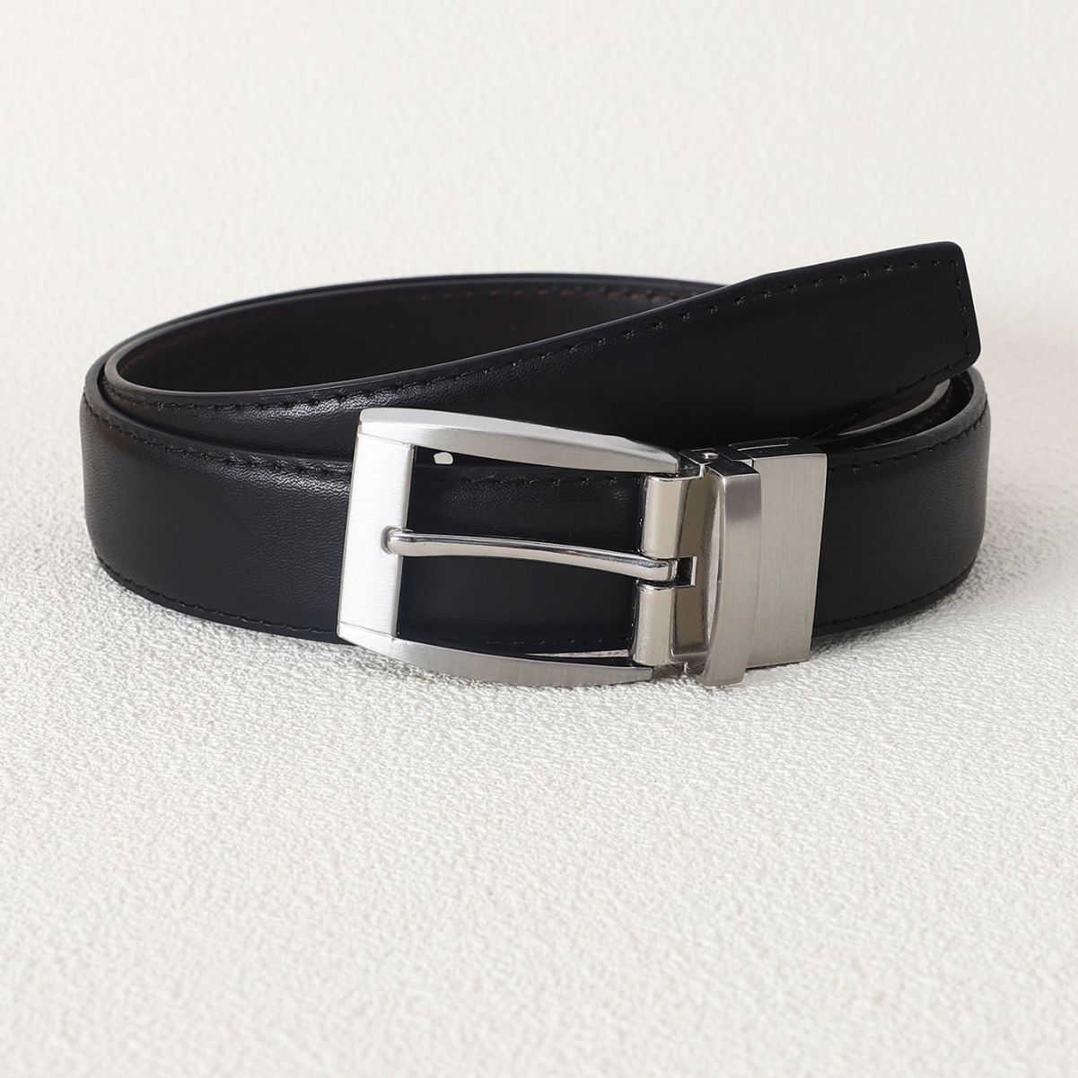 Cinturón de hombre de moda negro simple todo fósforo cinturón de negocios decorativos pantalones casuales estudiante jeans cinturón al por mayor