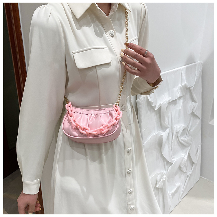 Fashion Thick Chain Portable Dumpling Bag Mini Shoulder Messenger Bag display picture 10