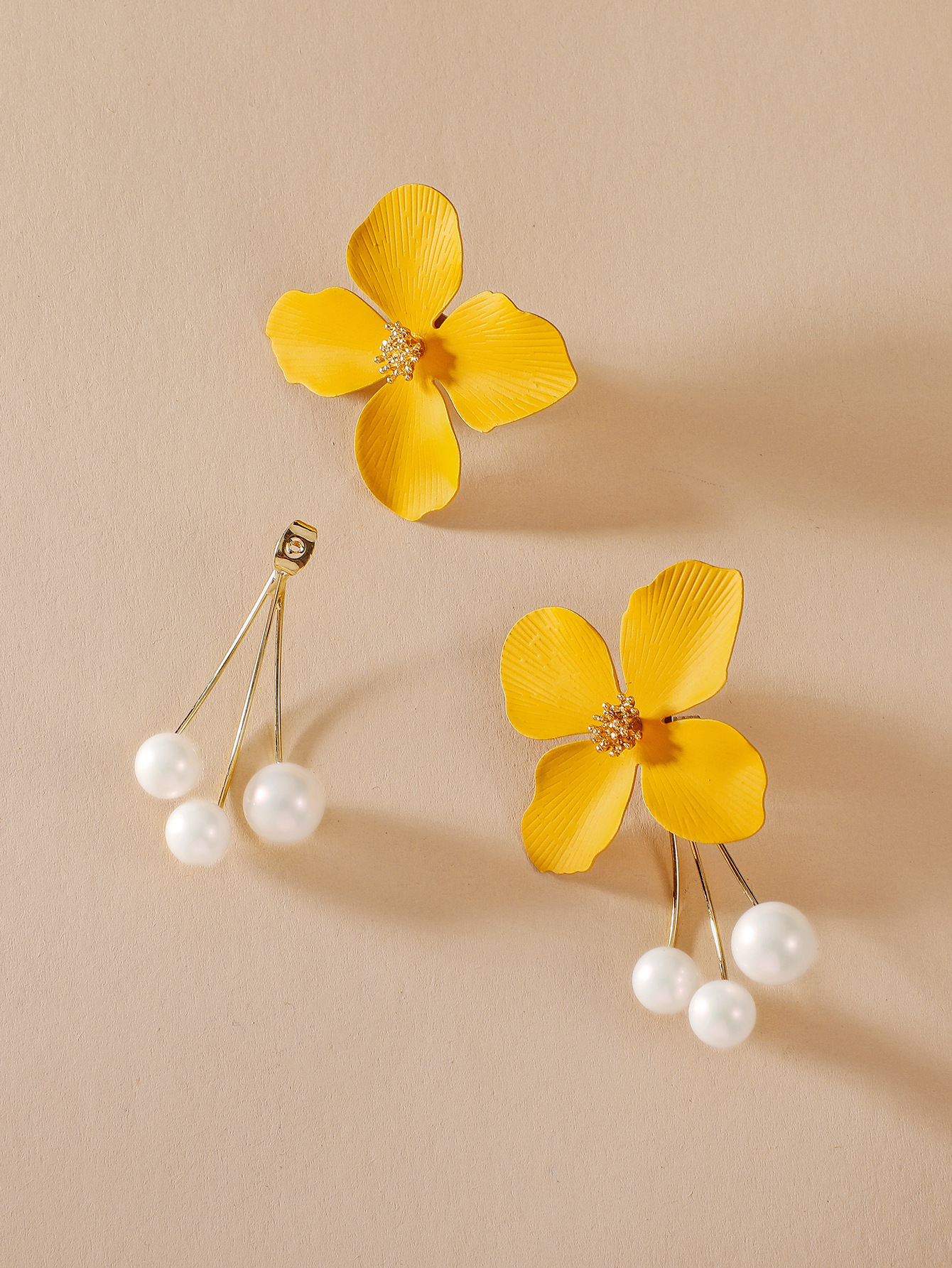 Simple Flower Pearl Earrings display picture 5