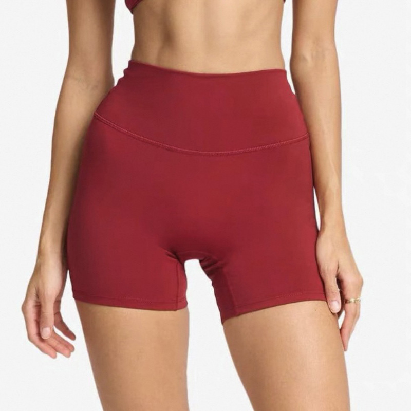 진한 빨간색 반바지