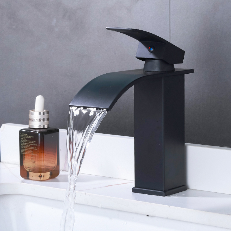 Nórdico cascada negra agua caliente y fría lavabo