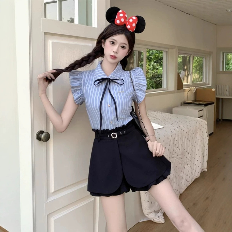 College-Style Casual Fashion Set, Summer High-End Sweet and Stylish Blue Striped Shirt and Shorts Two-Piece Set for Petite People