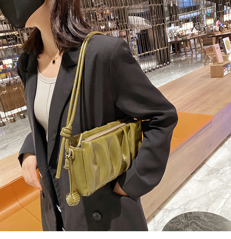 Autumn 2021 New Fashion Messenger Underarm Bag Fold Western Style Single Shoulder Bag display picture 4