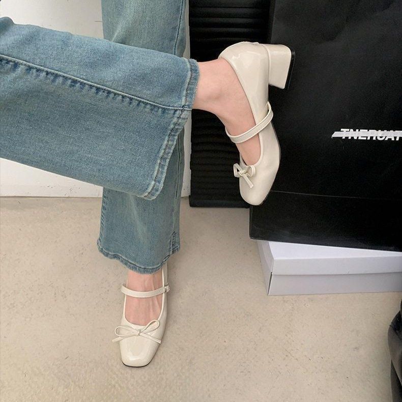 Shallow Mary Jane Shoes for Girls, Chunky Heel Ballet Flats, Gentle and Soft Cream Color, Spring Style, Patent Leather, 2026 Model Shallow Mary Jane Shoes for Girls, Chunky Heel Ballet Flats, Gentle and Soft Cream Color, Spring Style, Patent Leather, 2026 Model