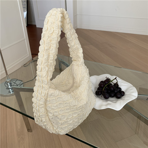 Korean style autumn and winter new single shoulder underarm handbag cloud pleated design small square bag small fresh versatile women's bag trend