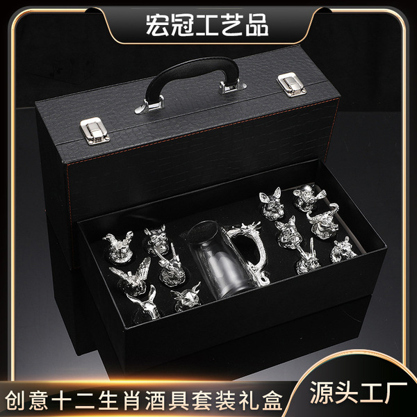 Retro fashionable wine decanter for home use