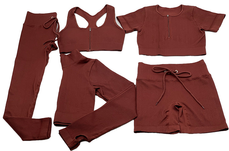 Conjunto de cinco piezas rojo vino